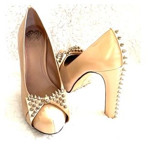 Vincent Camuto Nude Bow Spiked Pumps Size 8.5